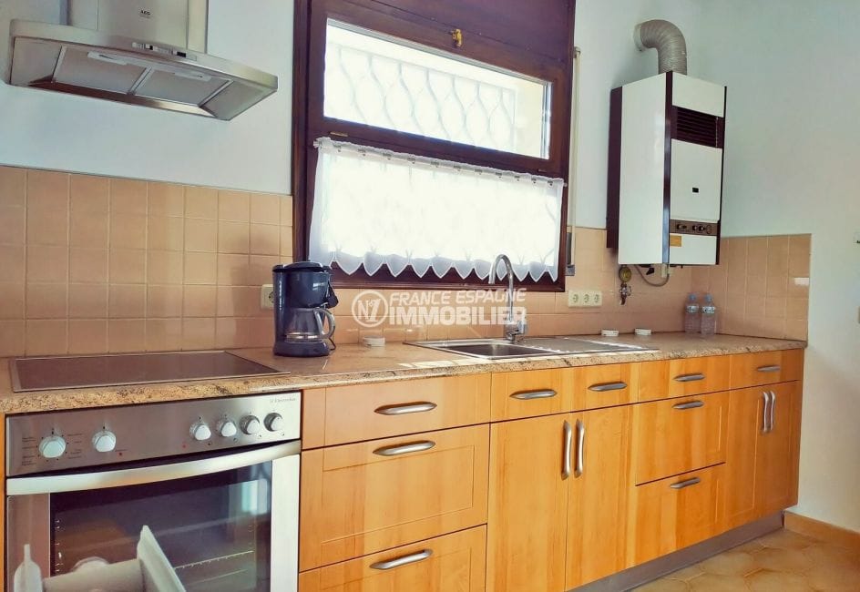 villa a vendre empuriabrava avec amarre, 168 m², cuisine indépendante, aménagée