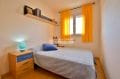 rosas immo: appartement 98 m², 2° chambre avec lit double, étage murale