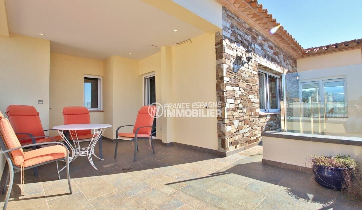 achat maison espagne costa brava, 294 m² en 3 appartements avec piscine, terrasse avec vue mer