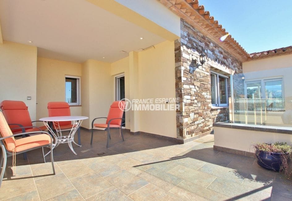 achat maison espagne costa brava, 294 m² en 3 appartements avec piscine, terrasse avec vue mer