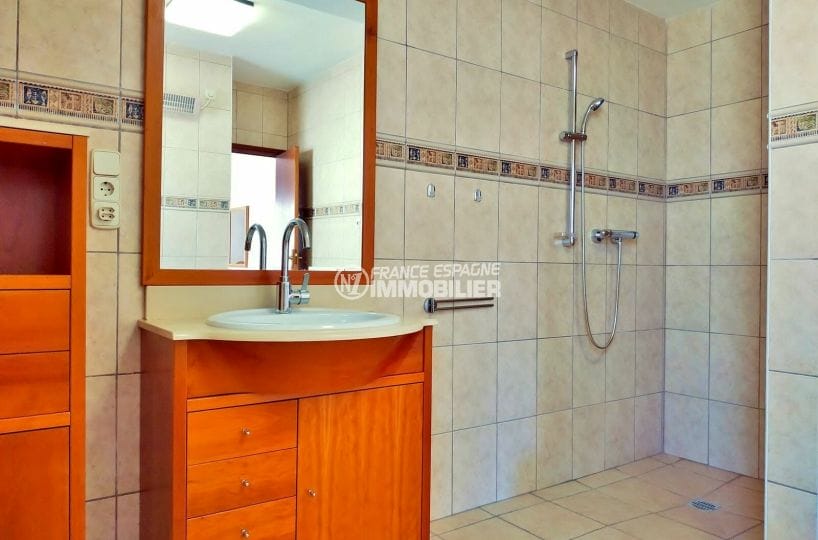 maison a vendre empuriabrava, villa 168 m², salle d'eau avec douche à l'italienne