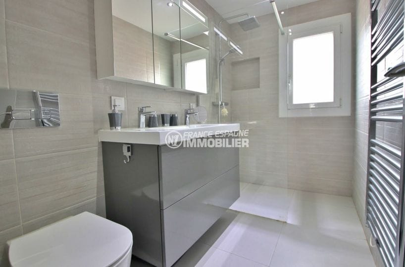maison a vendre espagne rosas, 76 m², salle d'eau avec douche moderne à l'italienne, wc