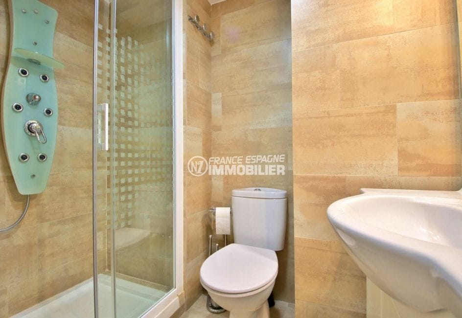 agence immobilière costa brava: appartement 4 pièces 88 m², 2° salle d'eau, douche hydromassante, wc