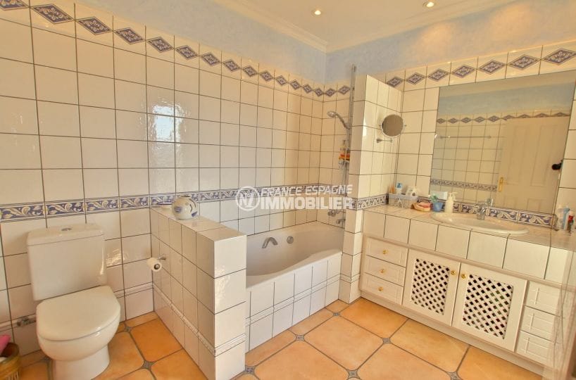 vente maison costa brava, 5 pièces 215 m², salle de bain et wc dans la suite parentale
