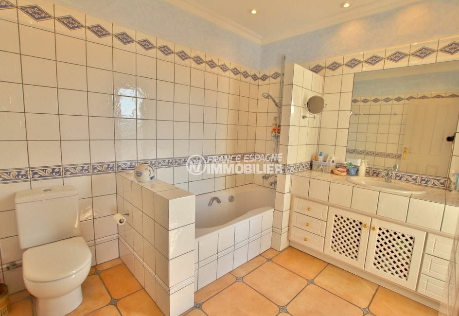 vente maison costa brava, 5 pièces 215 m², salle de bain et wc dans la suite parentale