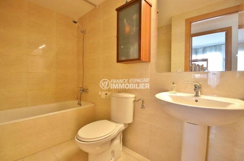 achat appartement rosas espagne, 98 m² avec salle de bain, baignoire, wc