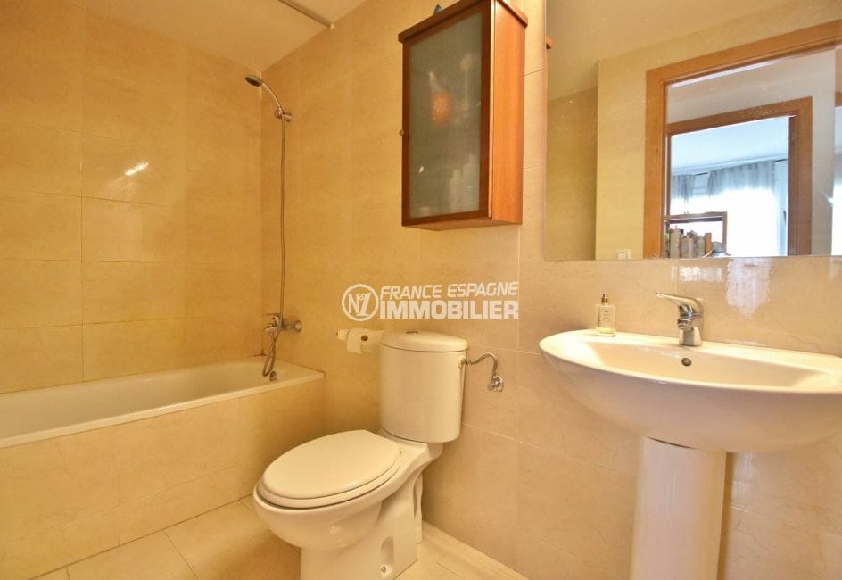 achat appartement rosas espagne, 98 m² avec salle de bain, baignoire, wc