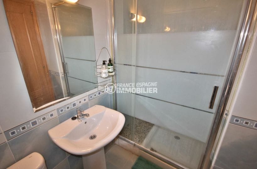 costabrava immo: appartement 97 m², salle d'eau avec douche à l'italienne et wc