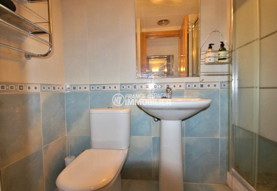 appartement costa brava, 97 m² avec salle d'eau offrant douche à l'italienne, wc