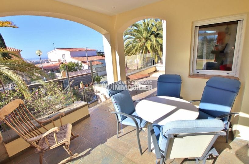 habitaclia rosas: villa 294 m² en 3 appartements avec piscine, terrasse avec vue mer
