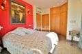 immo costa brava: villa 294 m² en 3 appartements avec piscine, chambre avec grande armoire encastrée