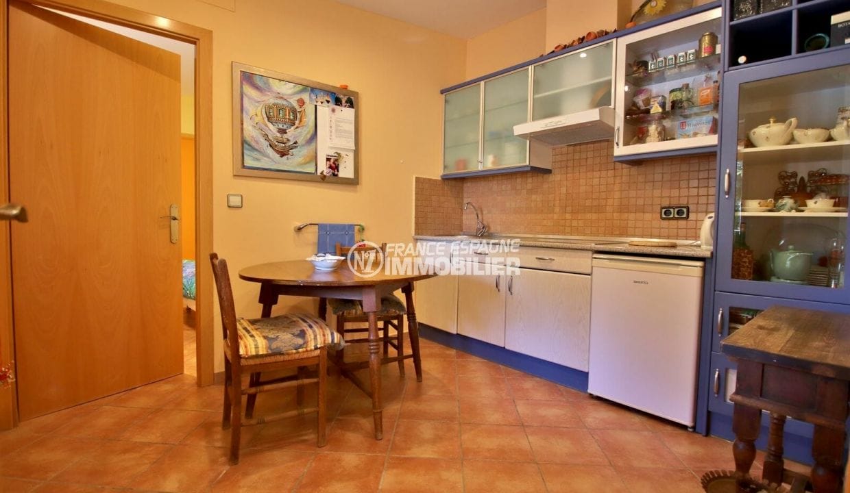 vente immobilier rosas espagne: villa 294 m² en 3 appartements avec piscine, cuisine ouverte