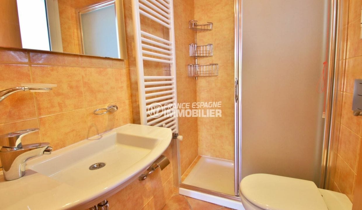 immo center rosas: villa 294 m² en 3 appartements avec piscine, salle d'eau avec douche, porte vitée