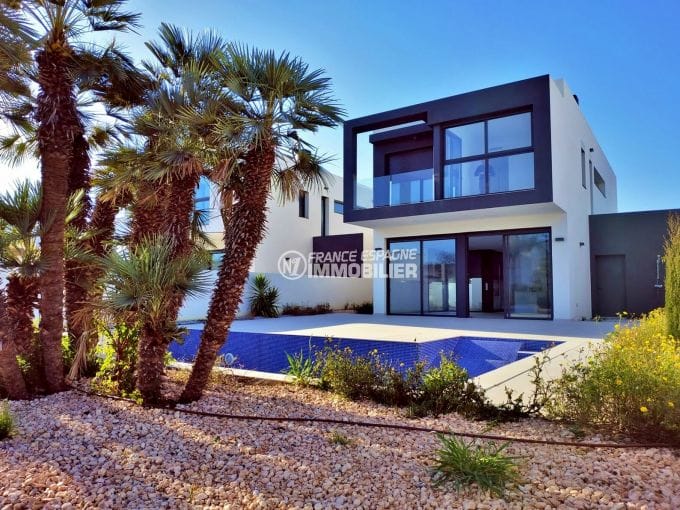 casa en venta empuriabrava, chalet 200 m² construidos en Terreno de 499 m², piscina, ducha exterior, amarre 12,5 m, cerca playa