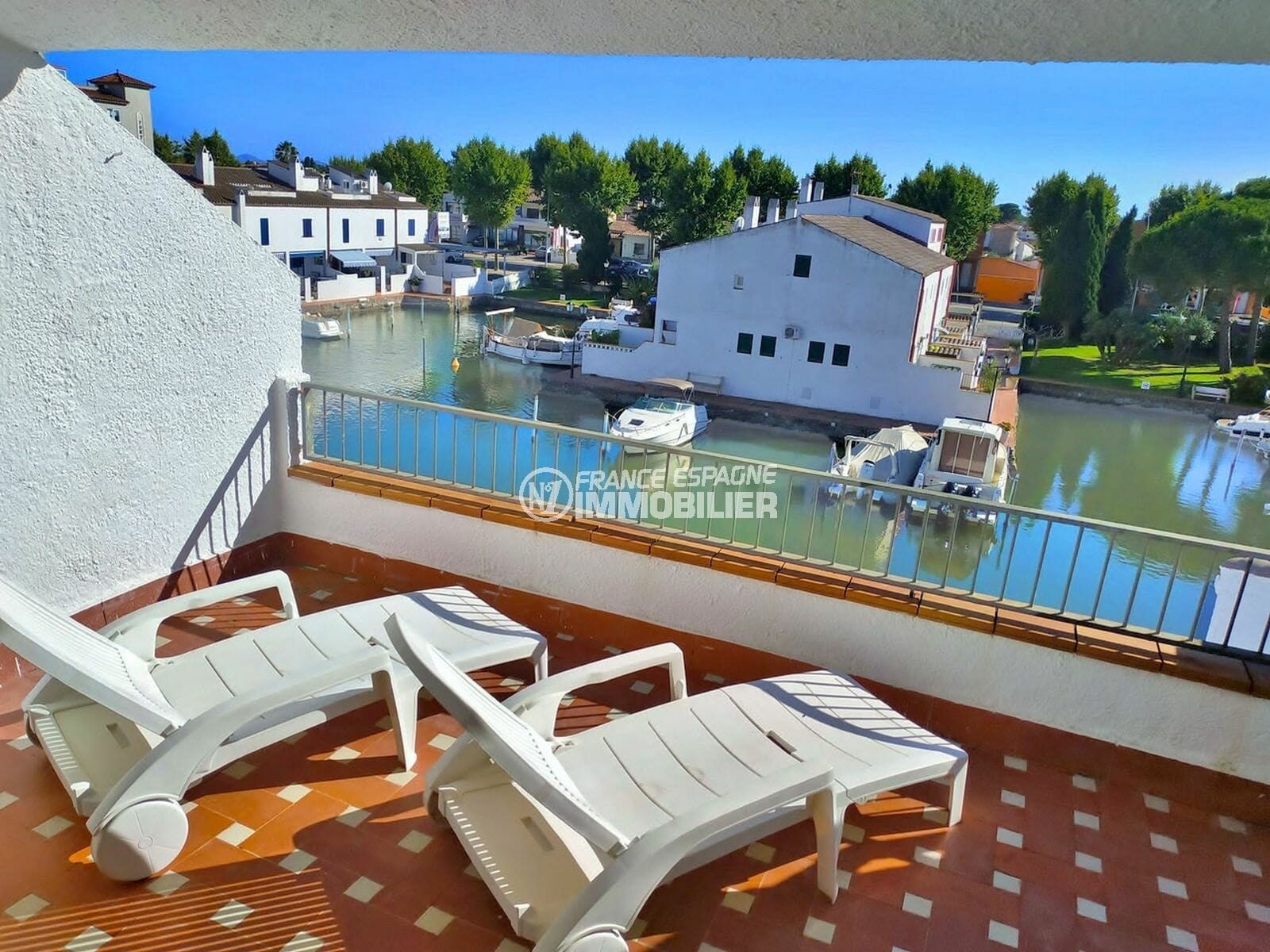 maison a vendre empuriabrava, 132 m² , terrasse avec accès direct canal, amarre 8,3 m, proche plage