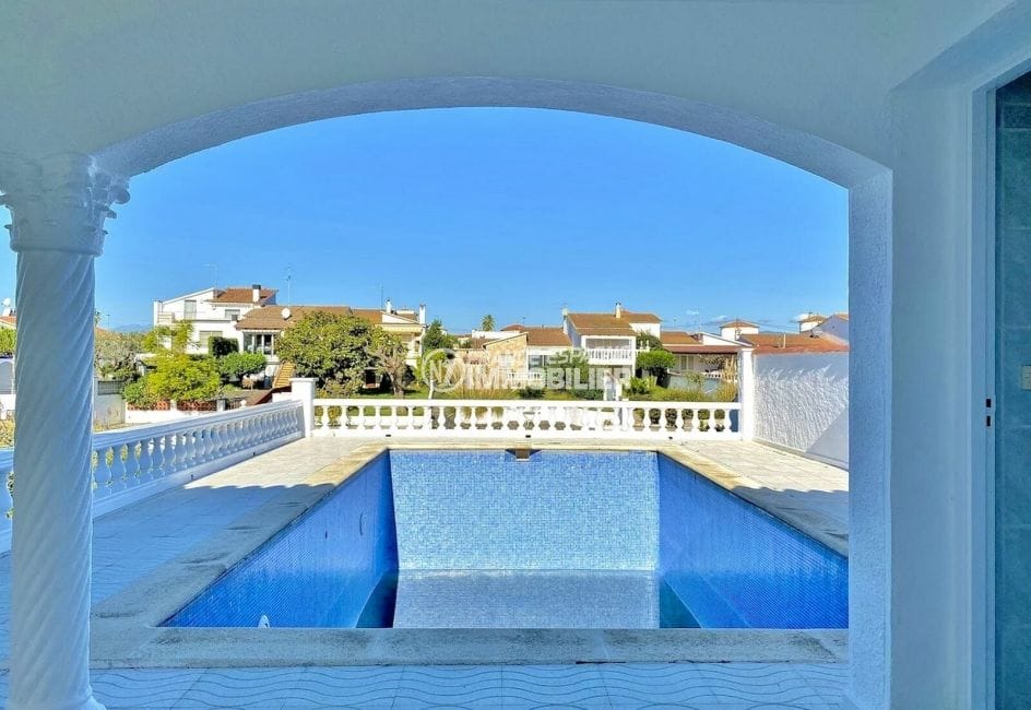 empuria immo: villa 4 pièces 128 m², belle piscine sur terrain de 503 m²