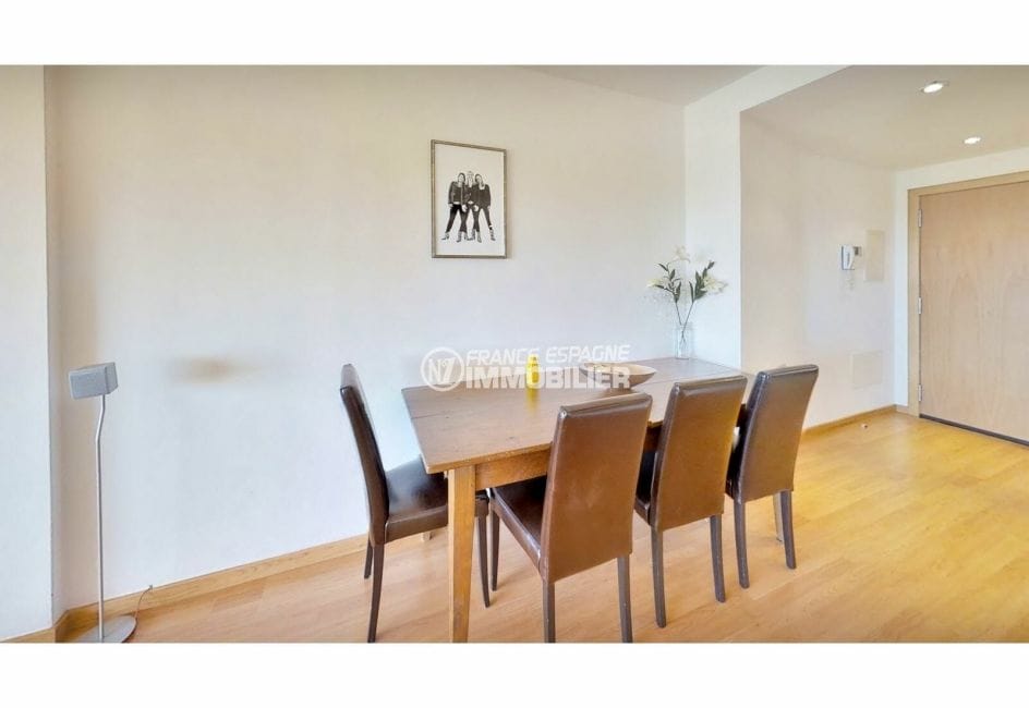 achat appartement rosas, 5 pièces 136 m², salle à manger coté hall d'entrée