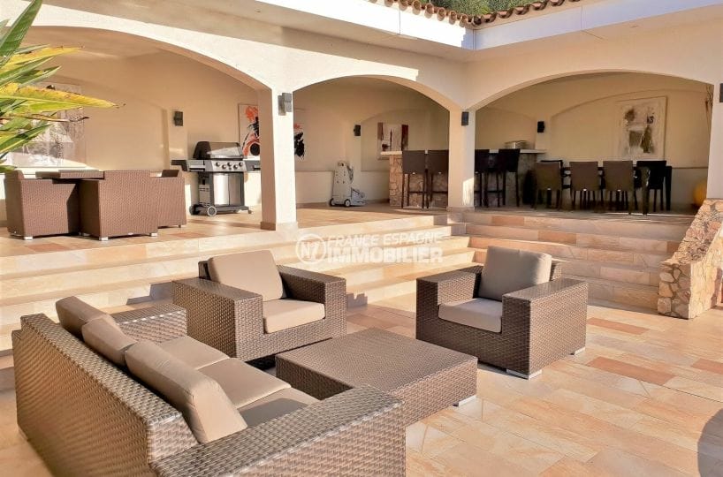 achat maison espagne costa brava, villa de 480 m², pool house avec grande terrasse aménagée
