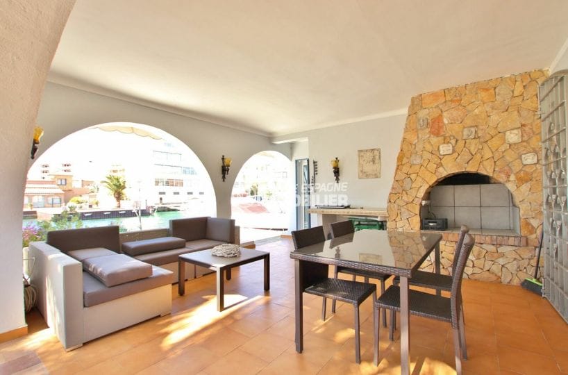 rosas immo: villa 336 m² avec amarre, salon/séjour avec vue canal