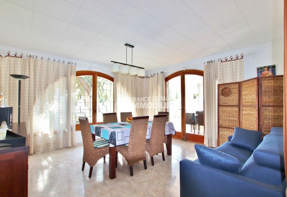 vente immobiliere rosas espagne: villa 336 m² avec amarre, salle à manger avec assès terrasse