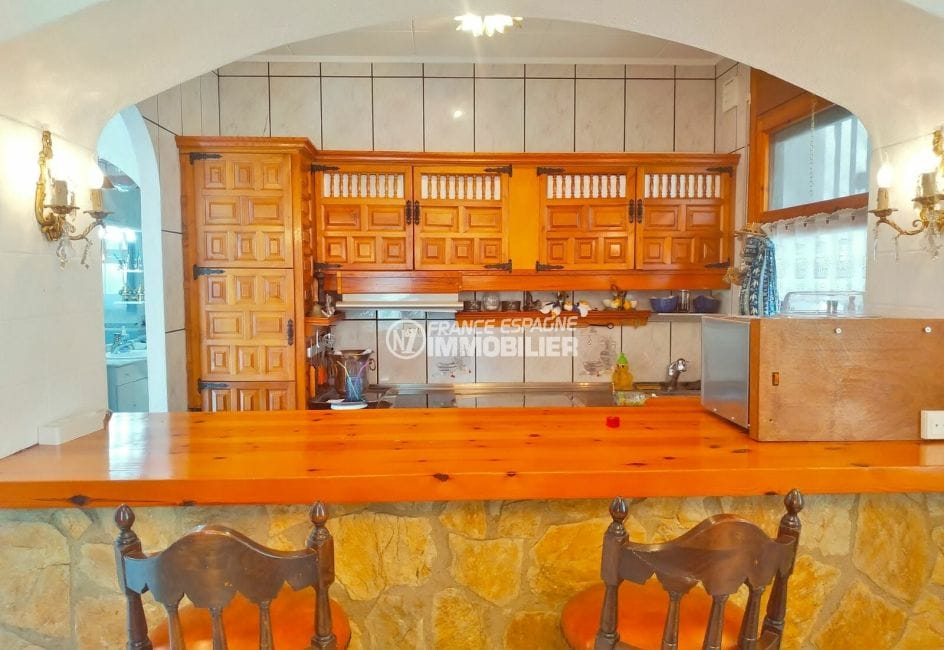 maison à vendre empuriabrava, villa 113 m² avec amarre, cuisine américaine avec coin repas