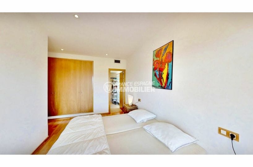 vente appartement costa brava, 5 pièces 136 m², chambre à coucher, lit double, armoire penderie