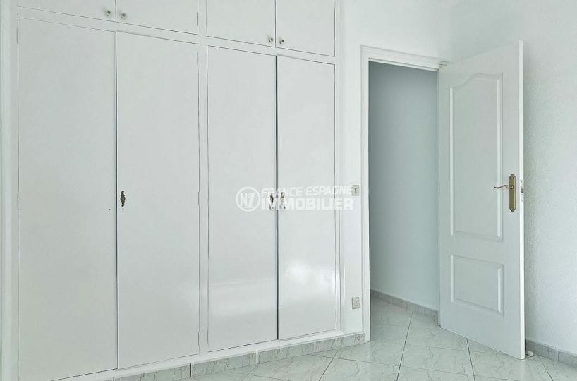 immocenter empuriabrava: villa 4 pièces 128 m²,, chambre à coucher, armoire / penderie