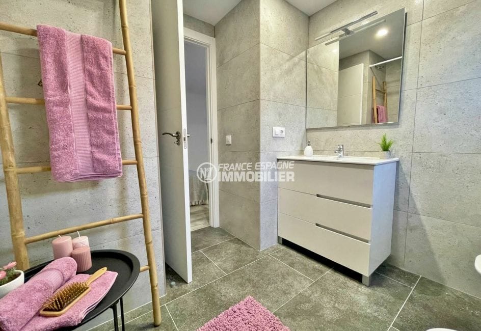 appartement à vendre rosas, 4 pièces 65 m², salle d'eau moderne avec douche