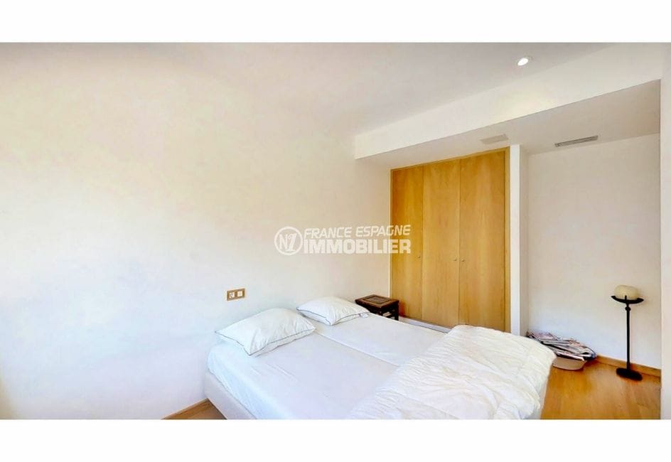 rosas immo: appartement 5 pièces 136 m², chambre à coucher avec penderie, climatisation