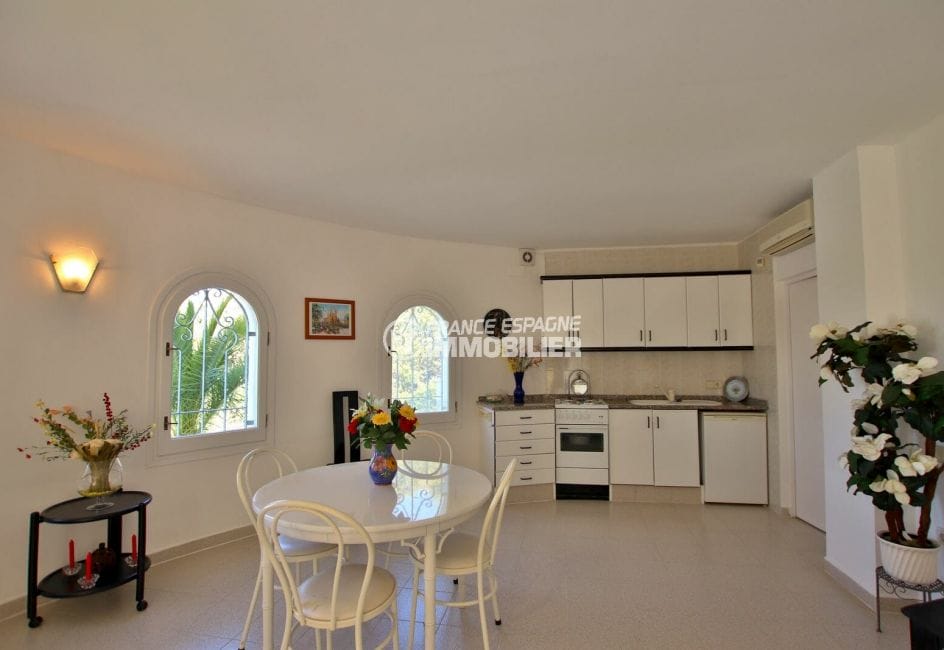 achat immobilier espagne costa brava: villa 366 m², appartement indépendant avec cuisine ouverte