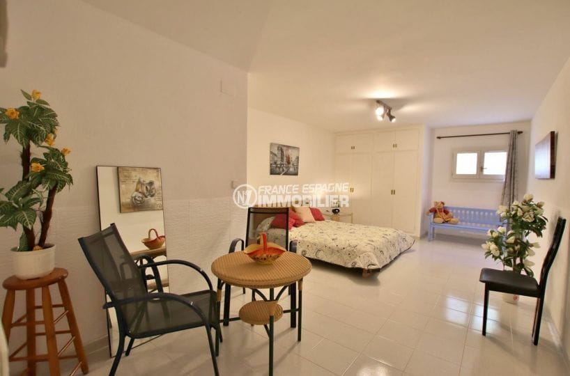 achat maison en espagne costa brava, villa 366 m², coin chambre à coucher dans l'appartement indépendant