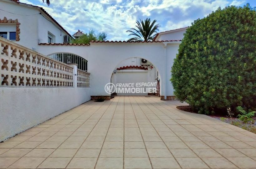 vente maison empuriabrava, villa 208 m² avec amarre, cour intérieure de 100 m²