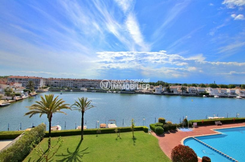 appartement a vendre empuriabrava, 46 m² avec piscine communautaire, terrasse vue lac, proche plage et commerces