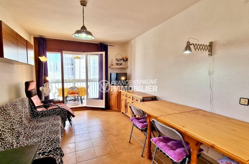 vente appartement rosas, 2 pièces 51 m², salon avec accès à la terrasse, climatisation