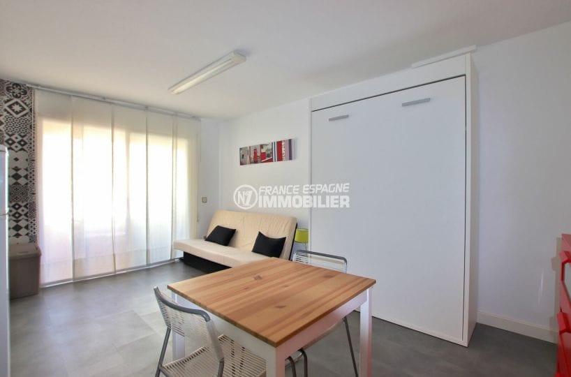 agence immobiliere santa margarita: studio 27 m², pièce principale avec lit escamotable verticale