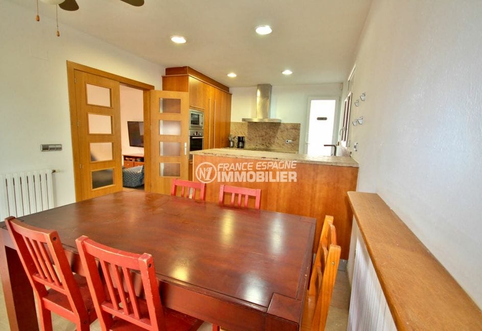 maison a vendre a empuriabrava, 5 pièces 265 m², séjour avec cuisine ouverte