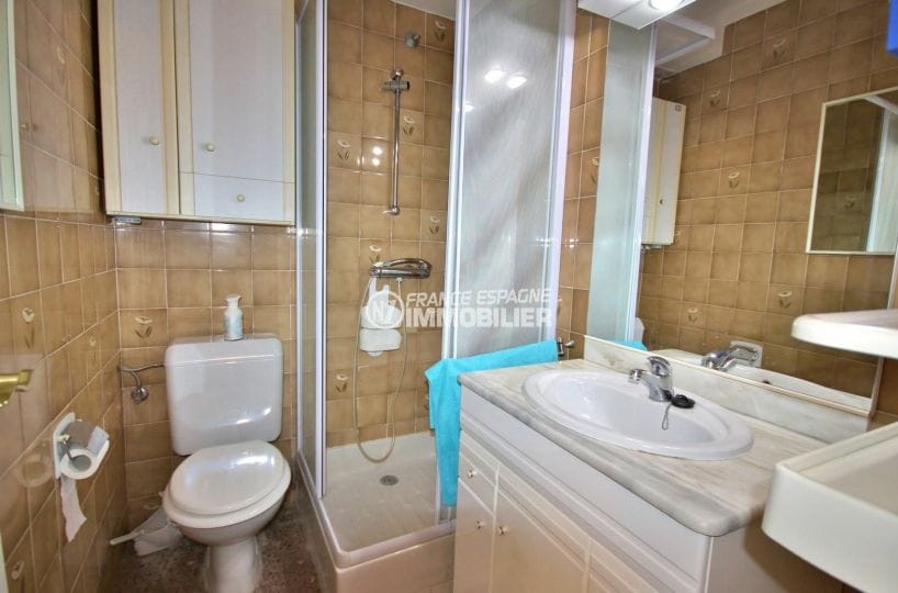 vente immobiliere costa brava: appartement 2 pièces 41 m², salle d&#039;eau avec douche et wc
