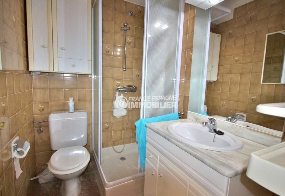 vente immobiliere costa brava: appartement 2 pièces 41 m², salle d&#039;eau avec douche et wc