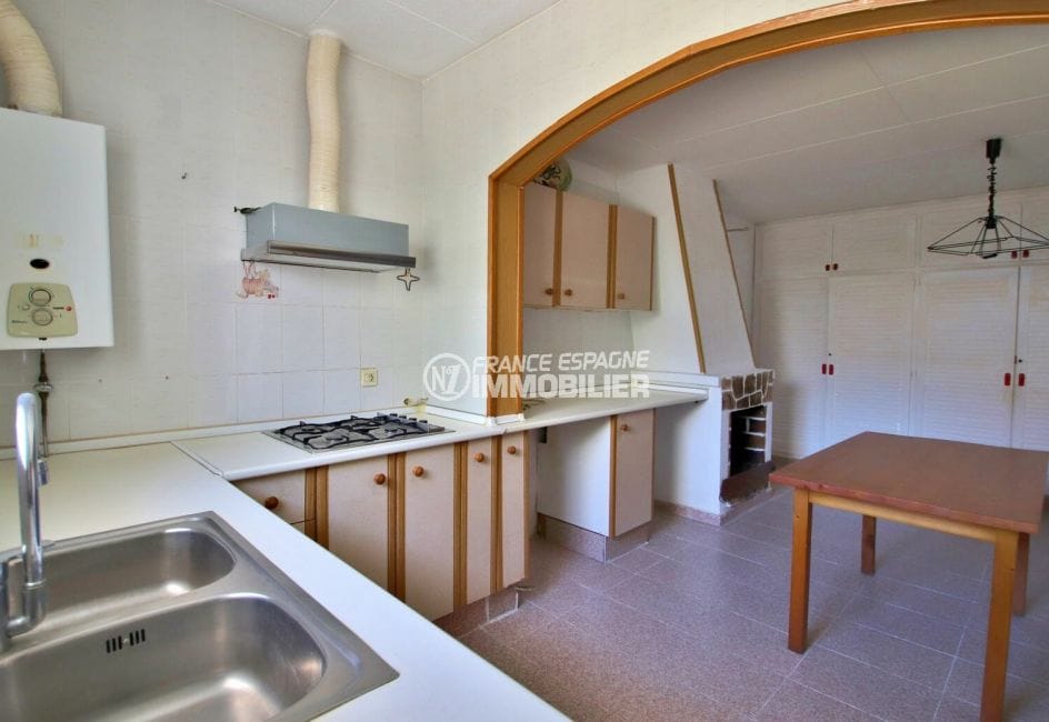 maison a vendre a empuriabrava, 105 m² avec terrasse, cuisine indépendante avec de nombreux placards
