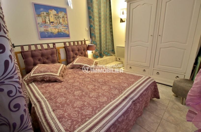vente immobiliere rosas: villa 3 pièces 92 m², chambre à coucher, applique murale