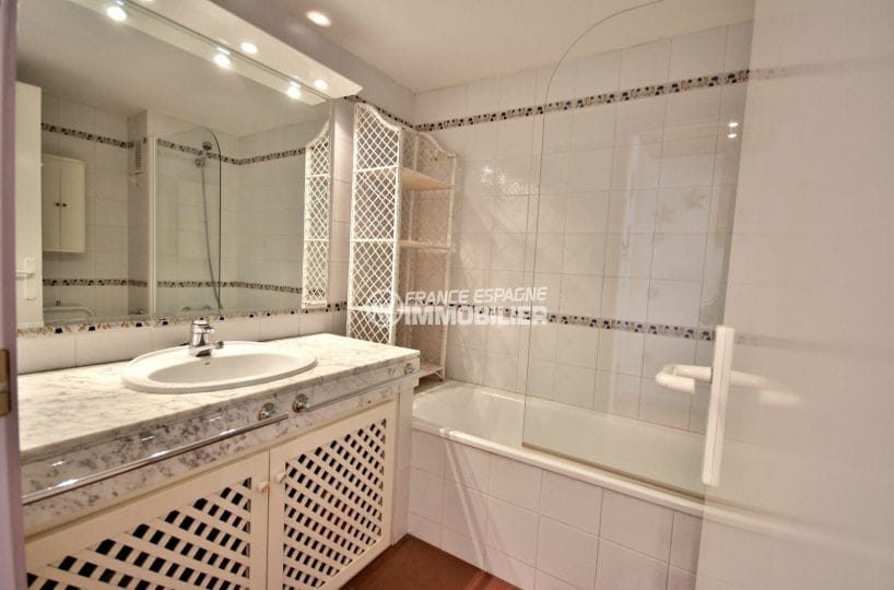 acheter appartement costa brava, 2 pièces 48 m², salle de bain avec baignoire