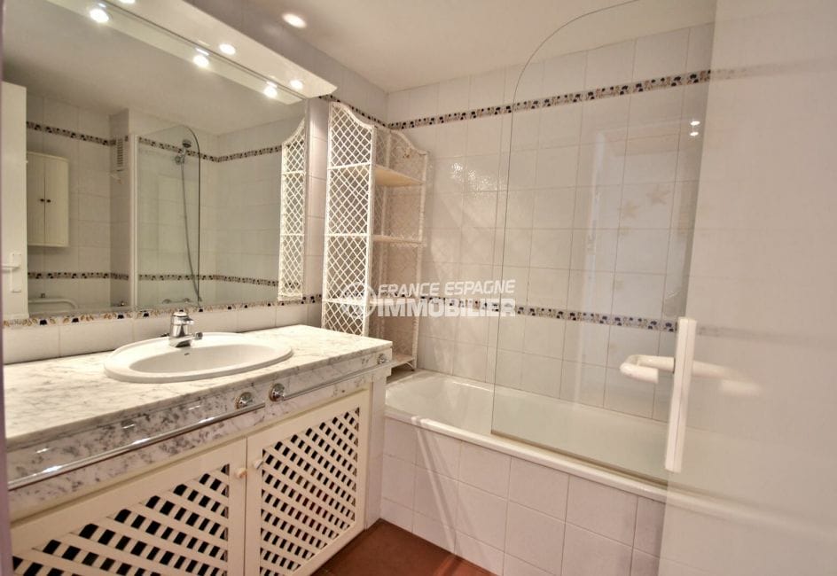 acheter appartement costa brava, 2 pièces 48 m², salle de bain avec baignoire