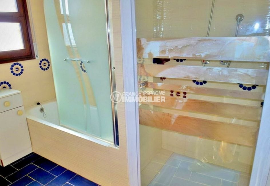 achat maison espagne costa brava, 200 m² avec 4 chambres, salle de bain, baignoire et douche