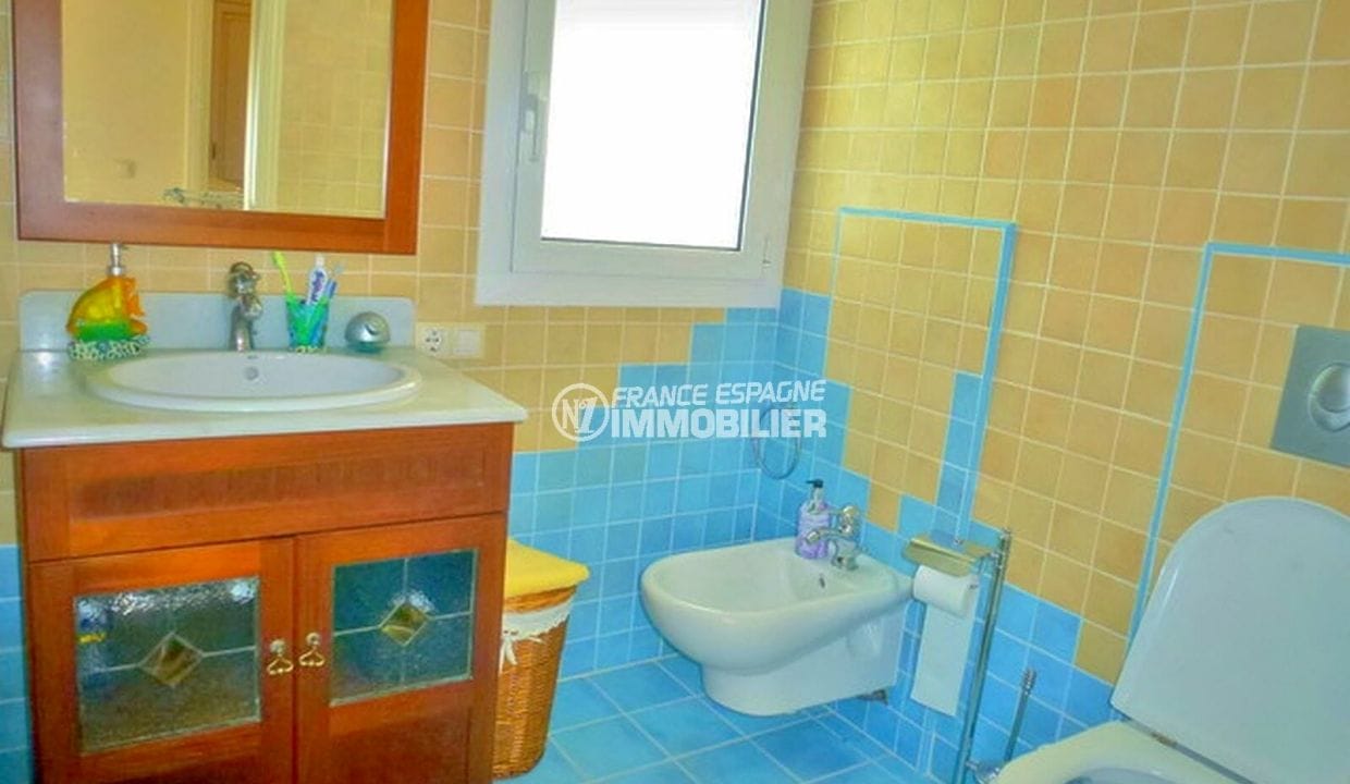 amarre empuriabrava: villa 213 m² avec 4 chambres, salle d'eau avec wc et bidet