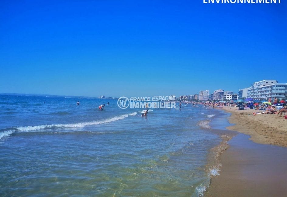 santa margarida, la plage ensoleillée avec sesw eaux turquoises et son sable fin