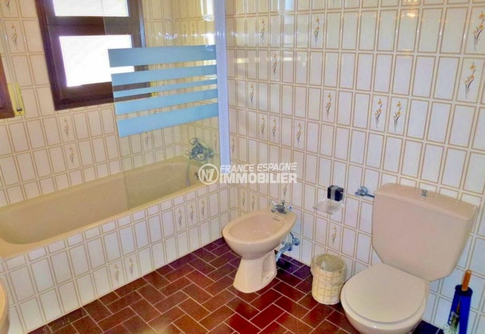 immocenter empuriabrava: villa 200 m² avec 4 chambres, salle de bain, wc et bidet