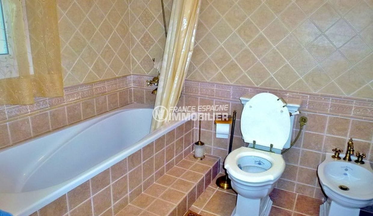 acheter maison costa brava, 213 m² avec 4 chambres, salle de bain avec baignoire et wc
