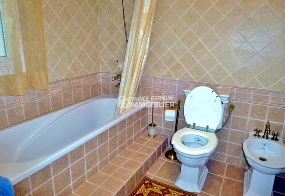 acheter maison costa brava, 213 m² avec 4 chambres, salle de bain avec baignoire et wc