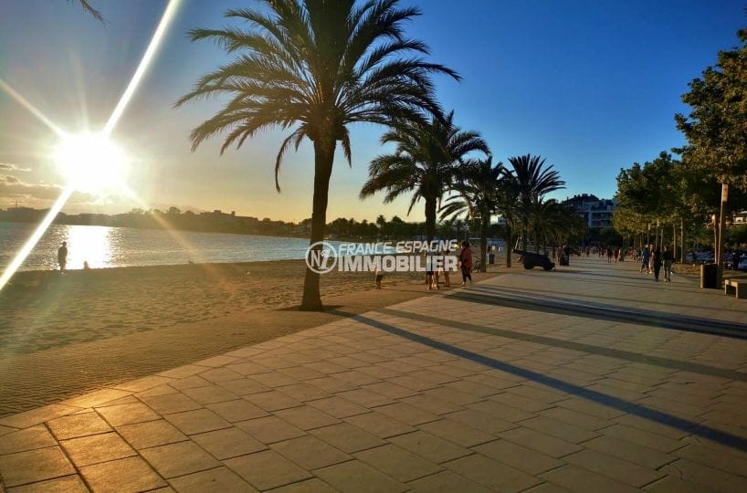 superbe coucher de soleil sur la plage de santa margarita