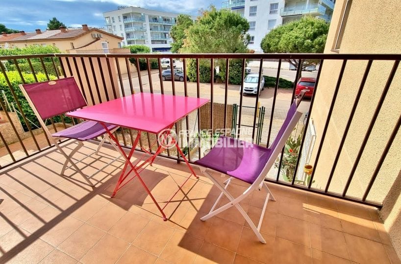appartement roses, 3 pièces 60 m² avec terrasse, parking privé sous-sol, piscine communautaire, proche plage